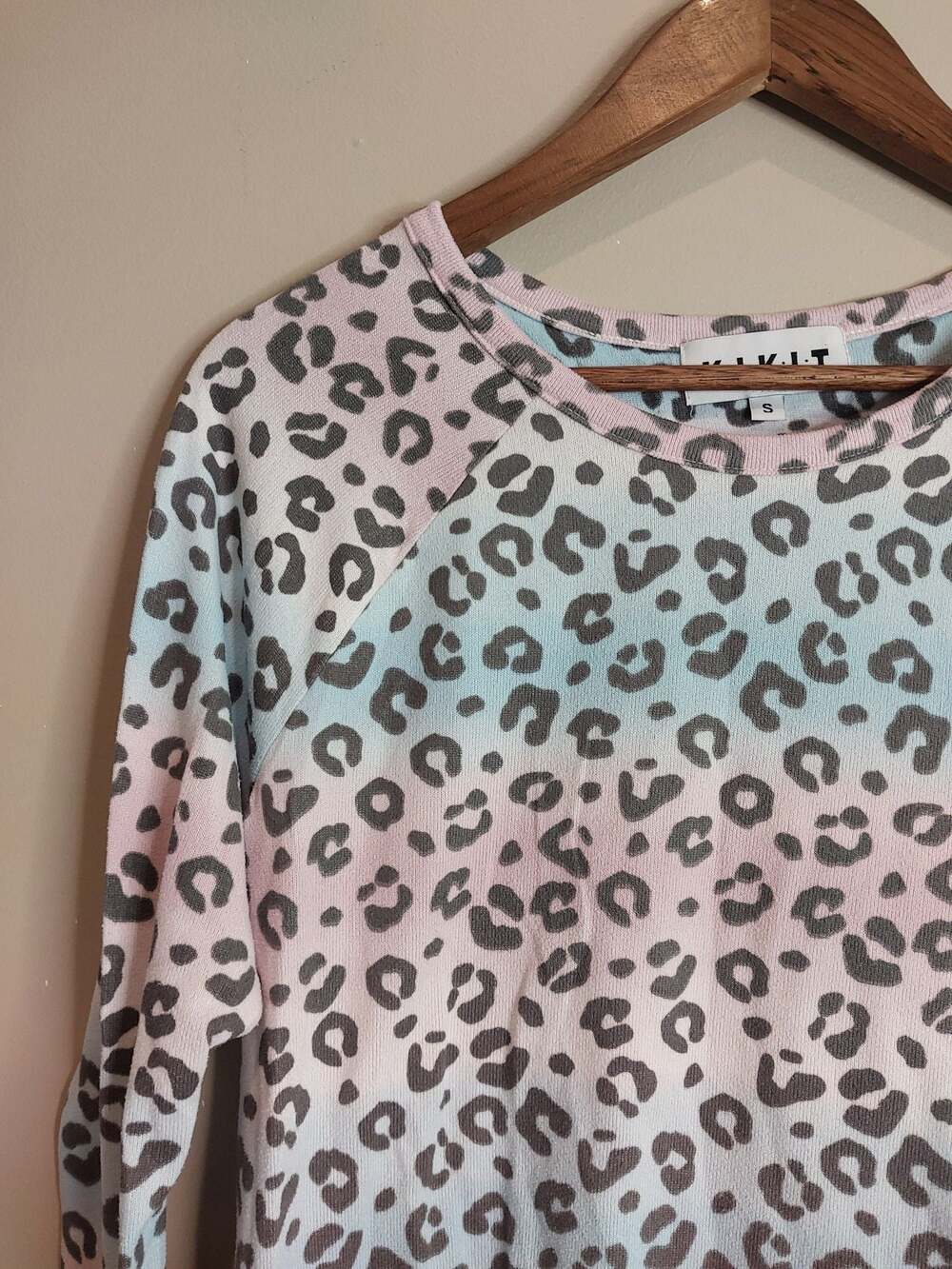KIKIT Ombre Pastel Rainbow Leopard Print Long Sleeve Sweatshirt Pullover Size S